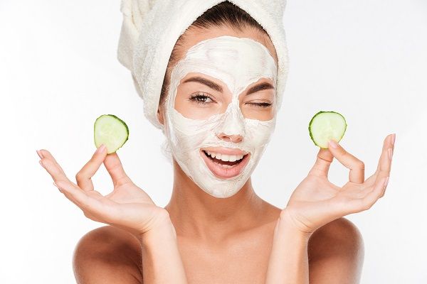 Caring for the Skin Around Your Eyes: Preventing Puffiness and Wrinkles
